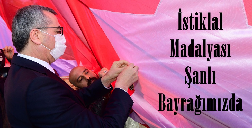 Bayrağa İstiklal Madalyası takılması (8)tu