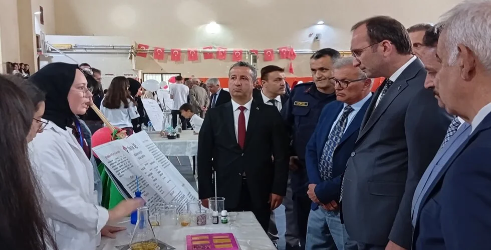 Afşin Fen Lisesinde 4006 TÜBİTAK Bilim Fuarı açıldı.